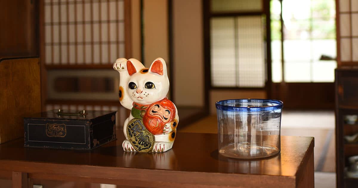 Maneki Neko en un hogar típico Japones